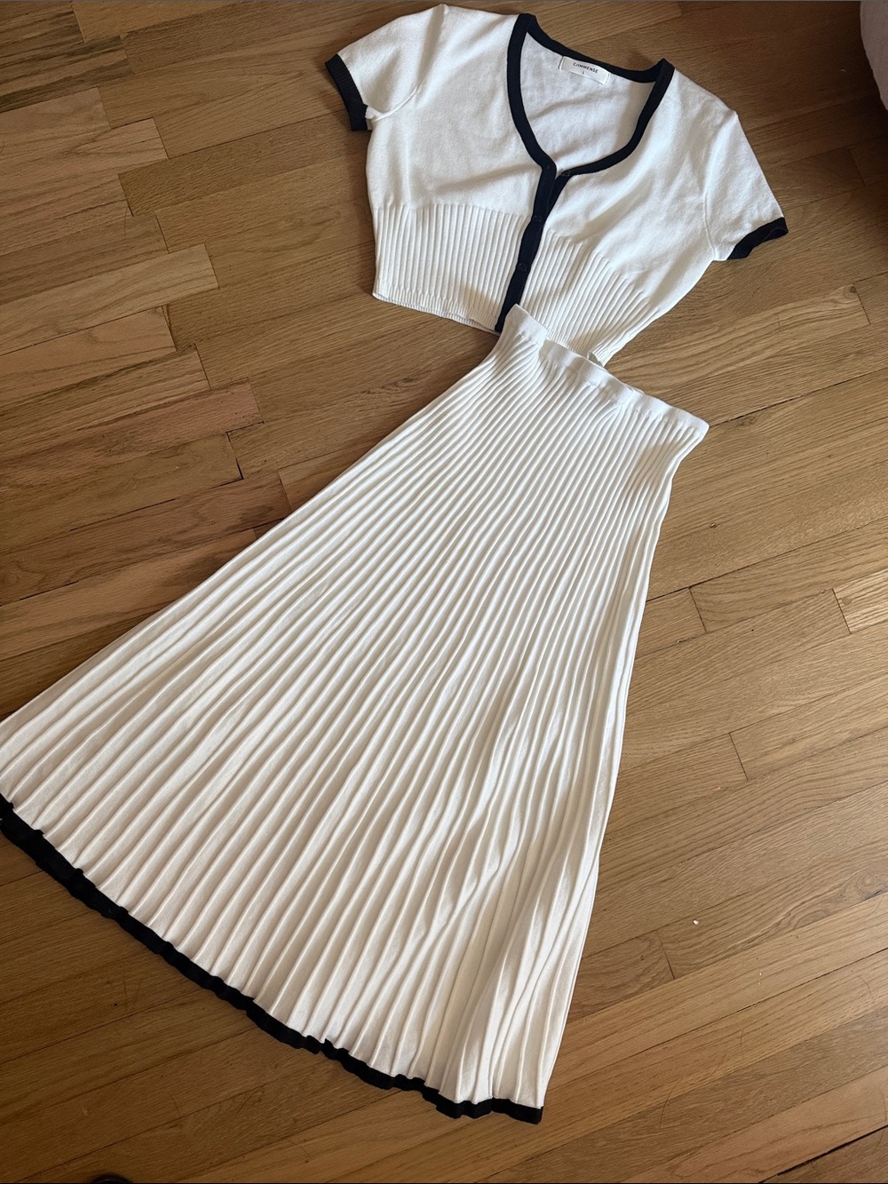 VIRAL COMMENSE White Knit Pleated Midi Dress with Black Trim